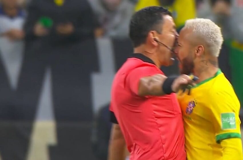  Conmebol sanciona a Tobar por no expulsar a Neymar en partido contra Colombia.