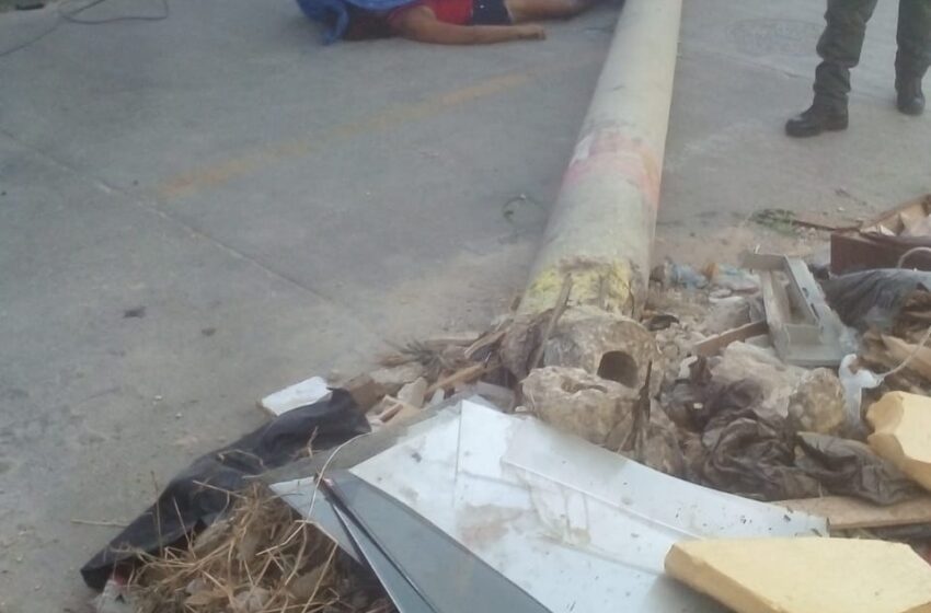  MUERE MUJER AL CAERLE UN POSTE DE CEMENTO