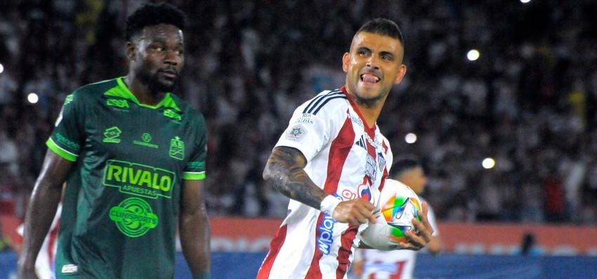  Junior ganó con penales, con trifulcas, pero sigue de líder en la liga