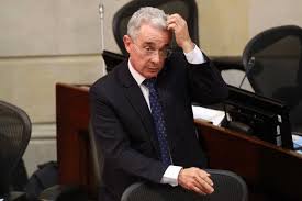  Defensa de Uribe interpone tutela contra prisión domiciliaria y tribunal le niega la medida