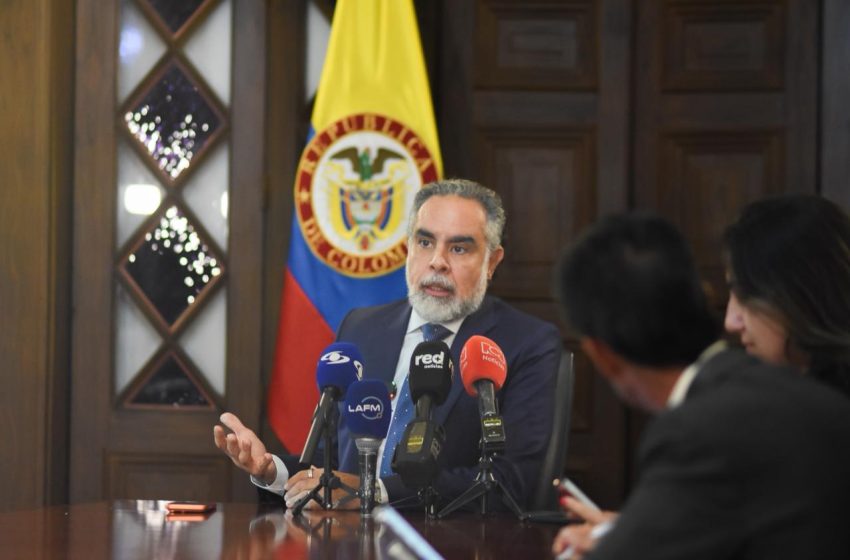  Ministro Benedetti denuncia que fue hackeado con el software Pegasus