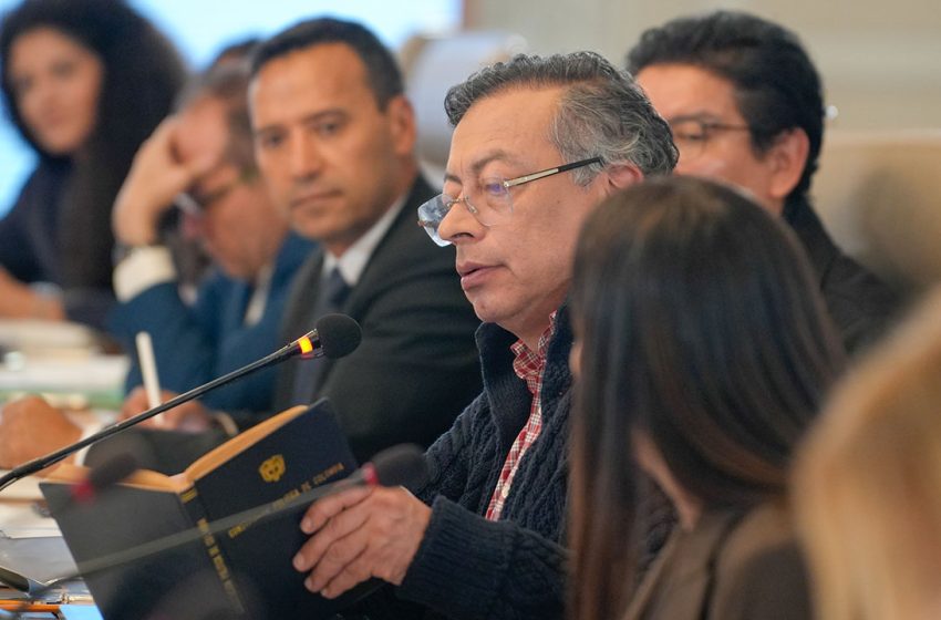  ‘Propietarios de EPS y fondos privados de pensiones están vulnerando la Constitución, la competencia del presidente y el mandato del pueblo’: presidente Petro