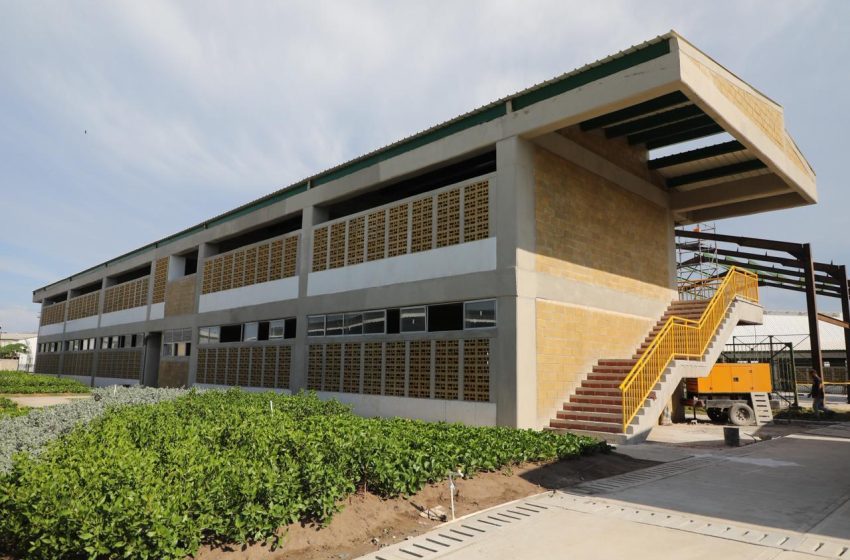  Presidente De La Espriella inaugura colegio construido con recursos del Distrito, el gobierno Petro y la Fundación Pies Descalzos