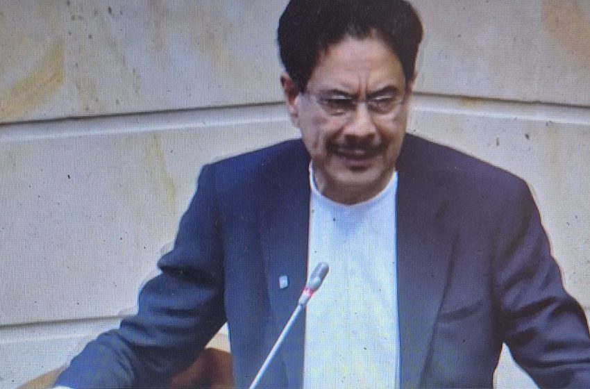  Iván Cepeda denuncia presuntos nexos con narcoparamilitares de Abelardo de la Espriella e Indalecio Dangond