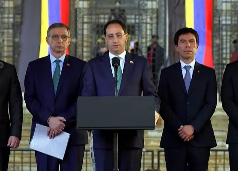  Ley de Rescate Fiscal arrasa con la clase media, sube el IVA hasta 19% en alimentos